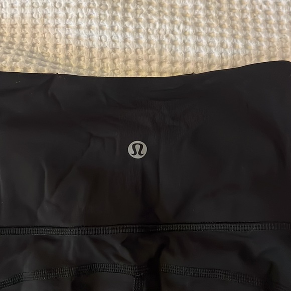 black lulu lemon leggings - Picture 3 of 3
